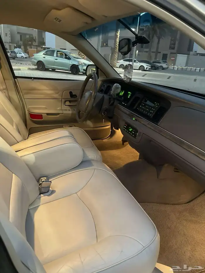 كراون فكتوريا مخزن او البدل بدل مناسب او لوحة رقم فردي 13