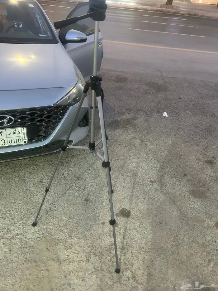 استاند كاميرا. شريته من جرير ب 700 ريال من فترة 1