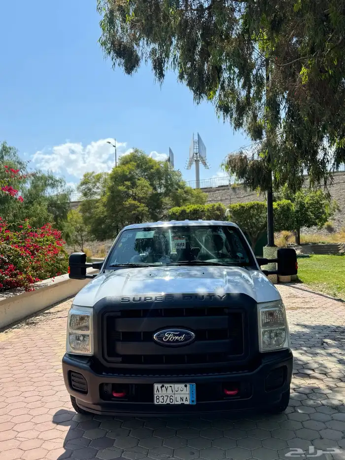 للبيع F350 موديل 2013 عداد100 الف كم 38