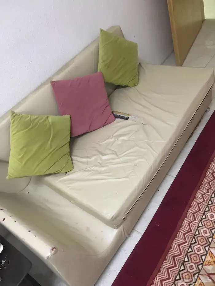 اغراض منزلية للبيع - ستاير - ركنه- سرير اطفالي - سجاد 2