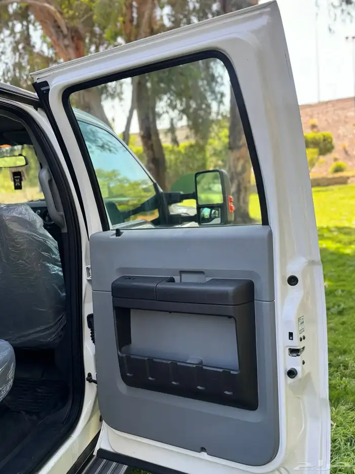 للبيع F350 موديل 2013 عداد100 الف كم 19