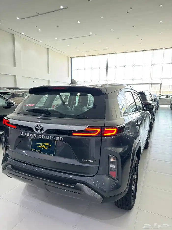 تويوتا اوربان فل كامل 2025 3