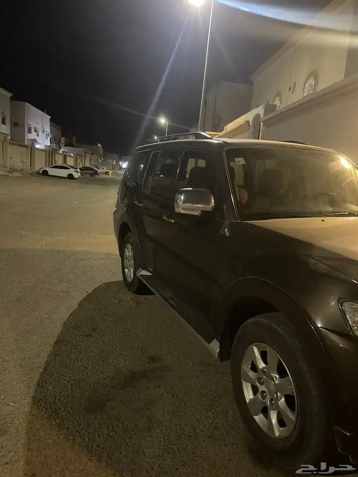 سيارة متسوبيشي باجيرو نظيف شرط 4