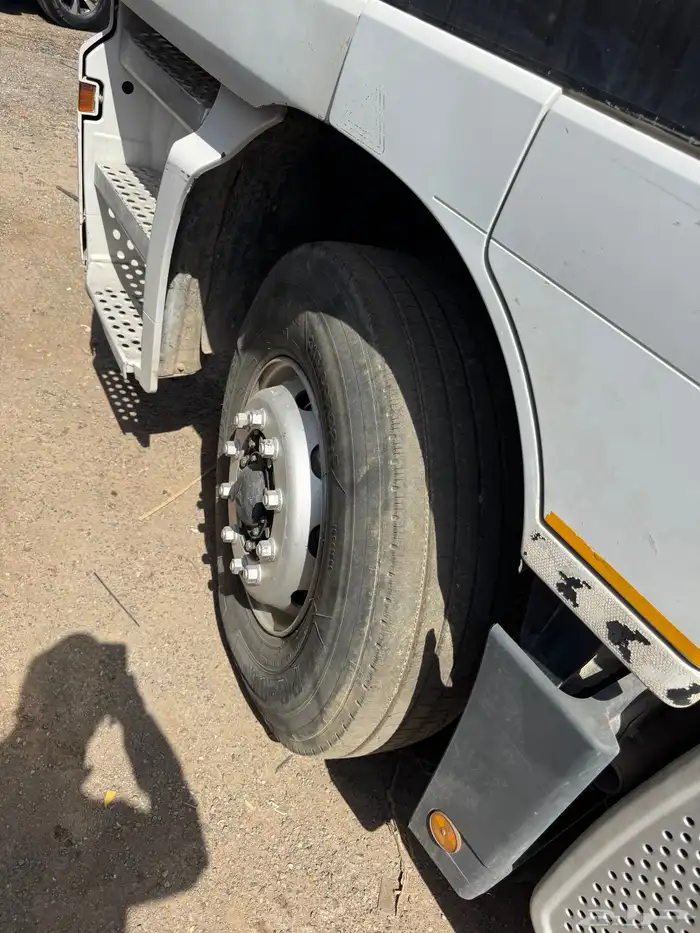 للبيع راس تريلا مرسيدس 2001 نظيف جدا جاهزة 19