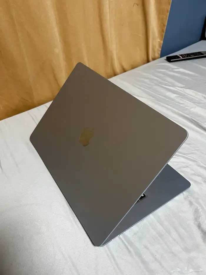 ماك بوك m4 15 1