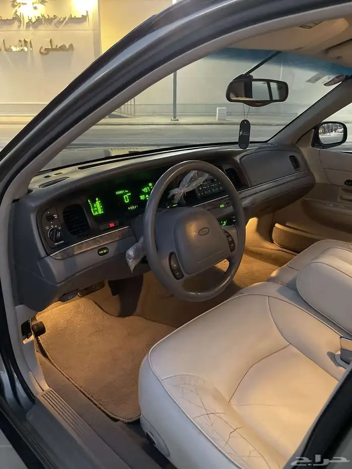 كراون فكتوريا مخزن او البدل بدل مناسب او لوحة رقم فردي 11