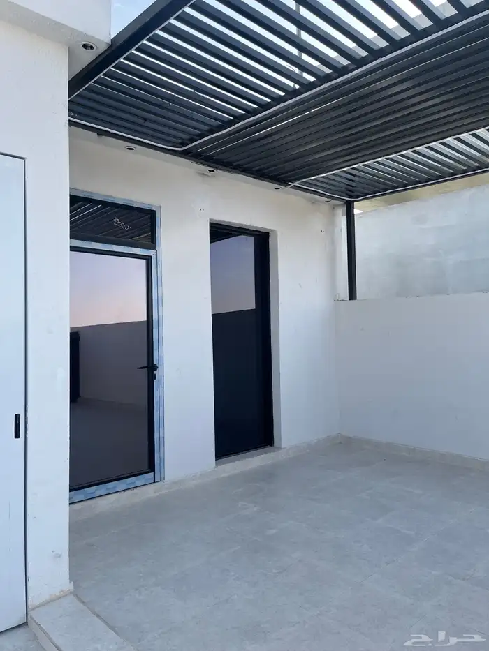 للبيع شقه في فيلا حي الرمال 16