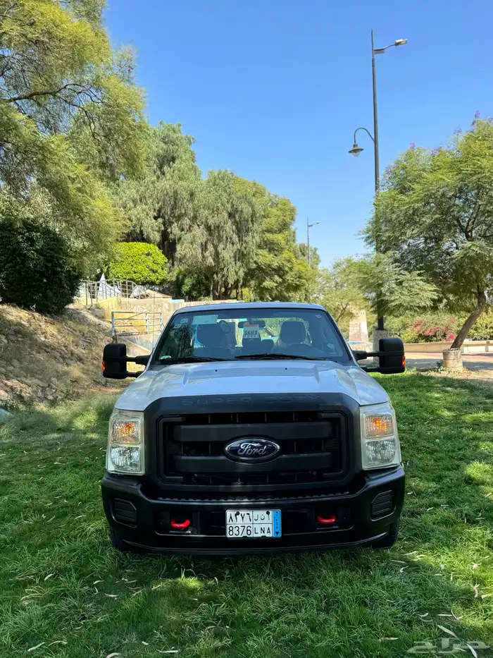 للبيع F350 موديل 2013 عداد100 الف كم 2