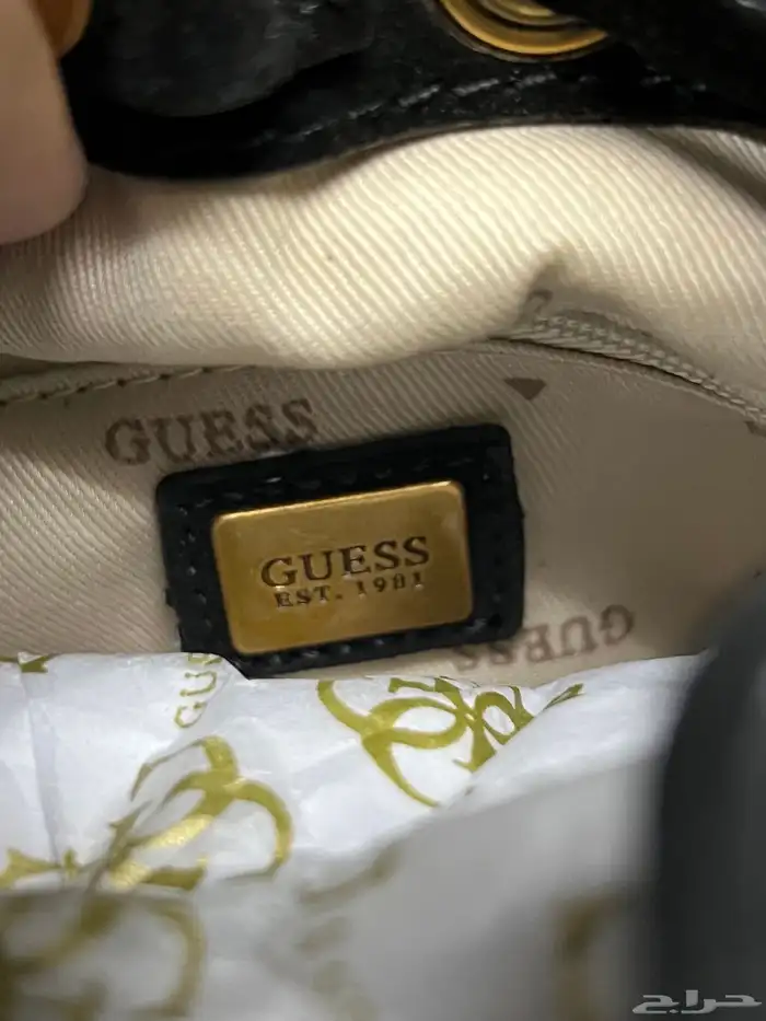 شنطة ماركة GUESS جديدة لم تستخدم ولا مرا مع الديس باق تبعها 4