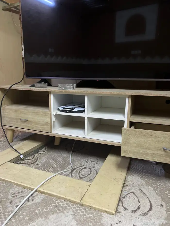 طوالة تلفزيون كبير 0