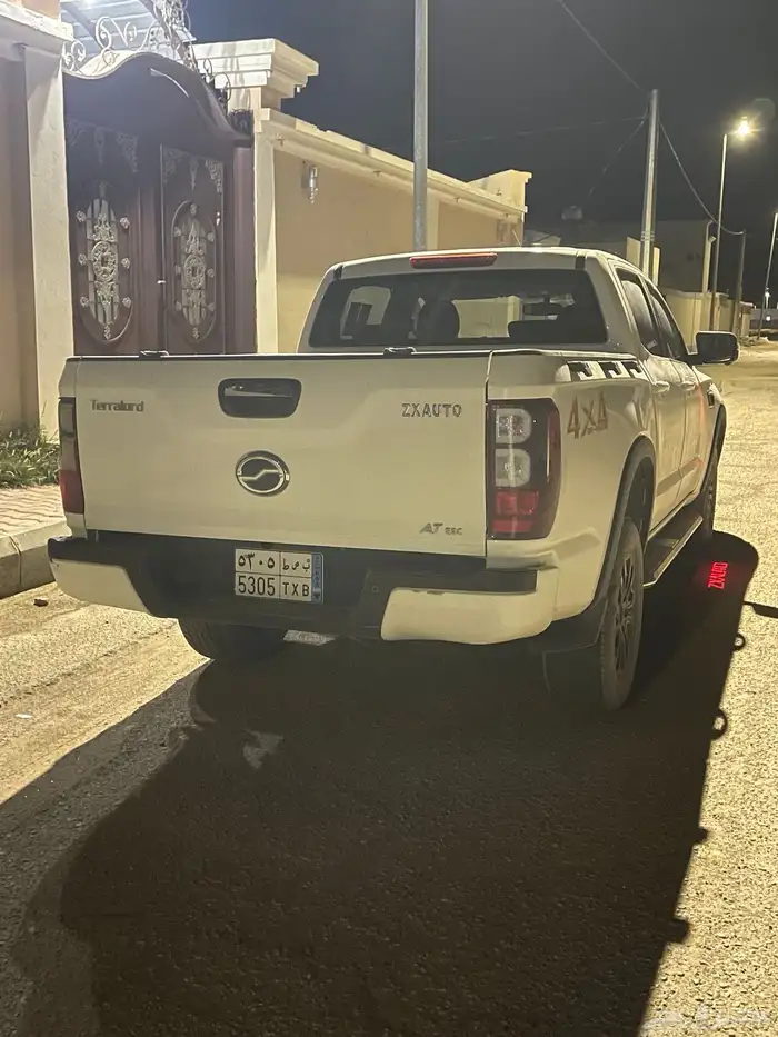 للبيع سيارة زد اكس 5