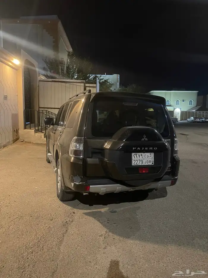 سيارة متسوبيشي باجيرو نظيف شرط 3