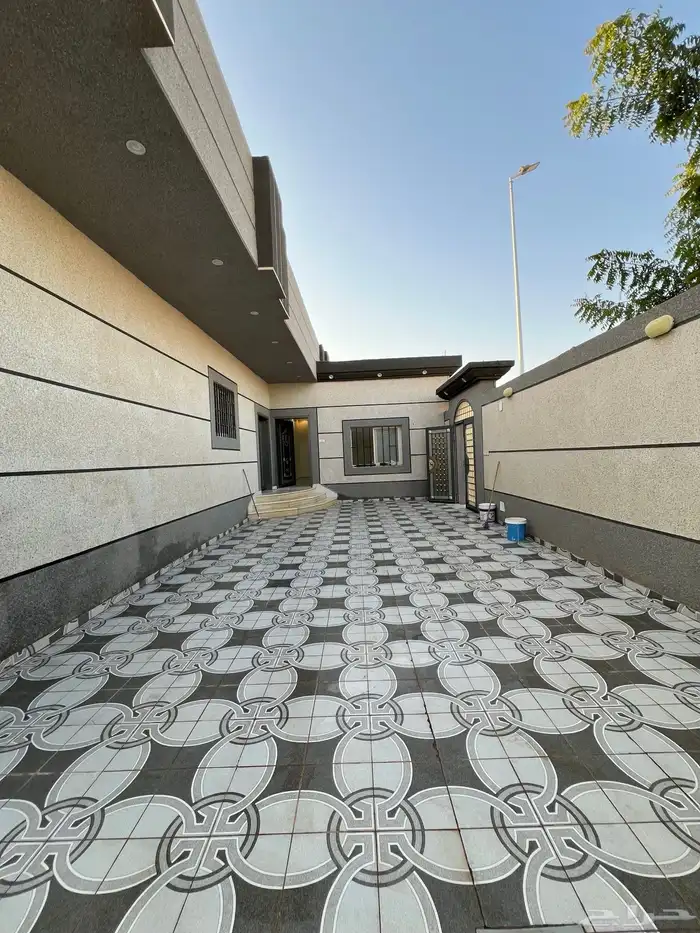 للبيع دور وشقه خلفيه حي التعاون تبوك 2