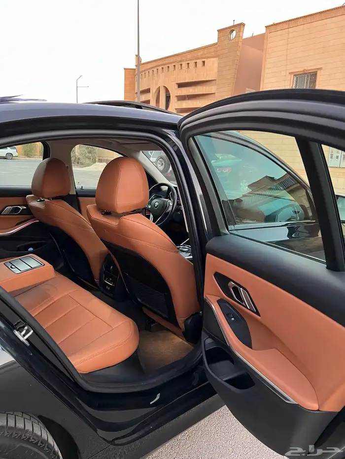 BMW 320i الفئه الثالثه 2023 6