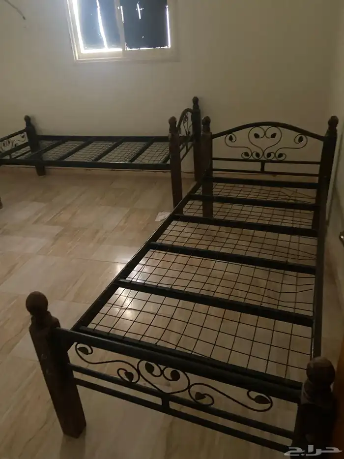 كراسي حديد 2