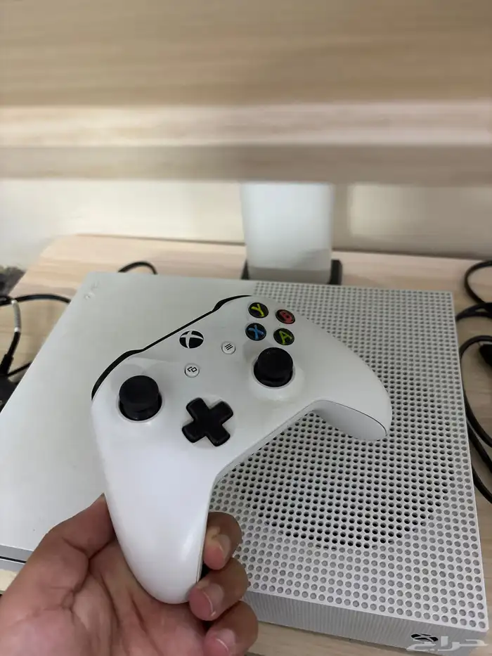 اكس بوكس نضيف ومعه كامل ملحقات 1