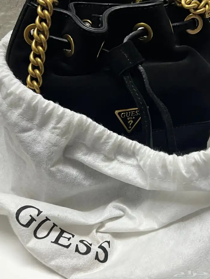 شنطة ماركة GUESS جديدة لم تستخدم ولا مرا مع الديس باق تبعها 1