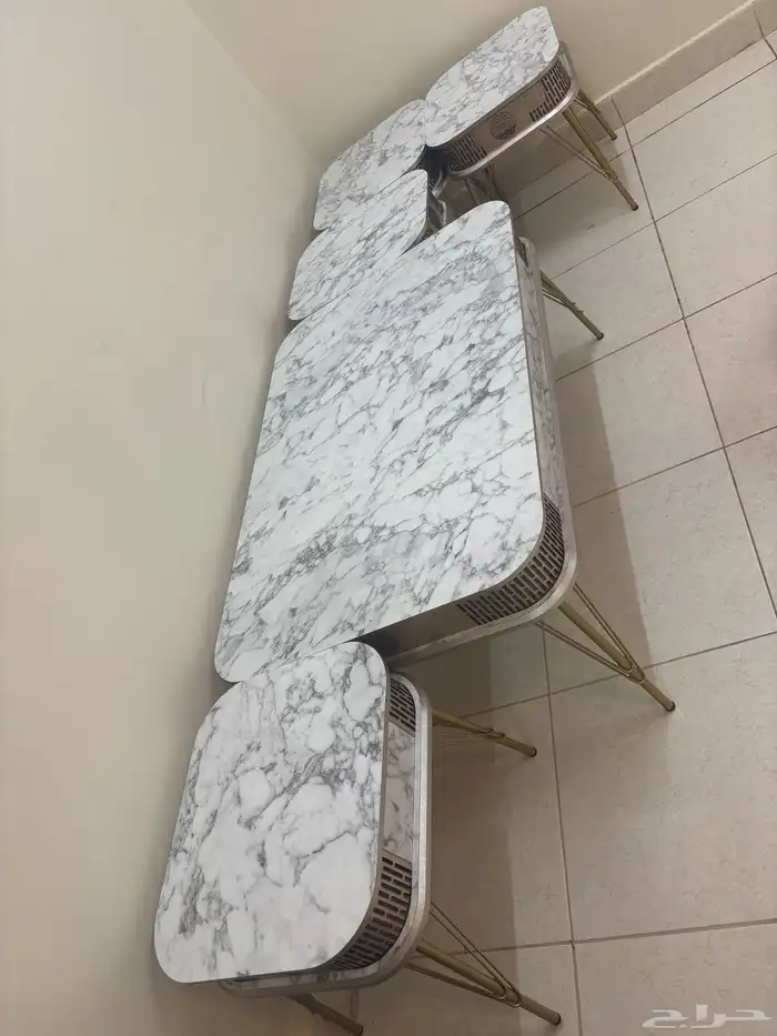 طاوله للبيع 0