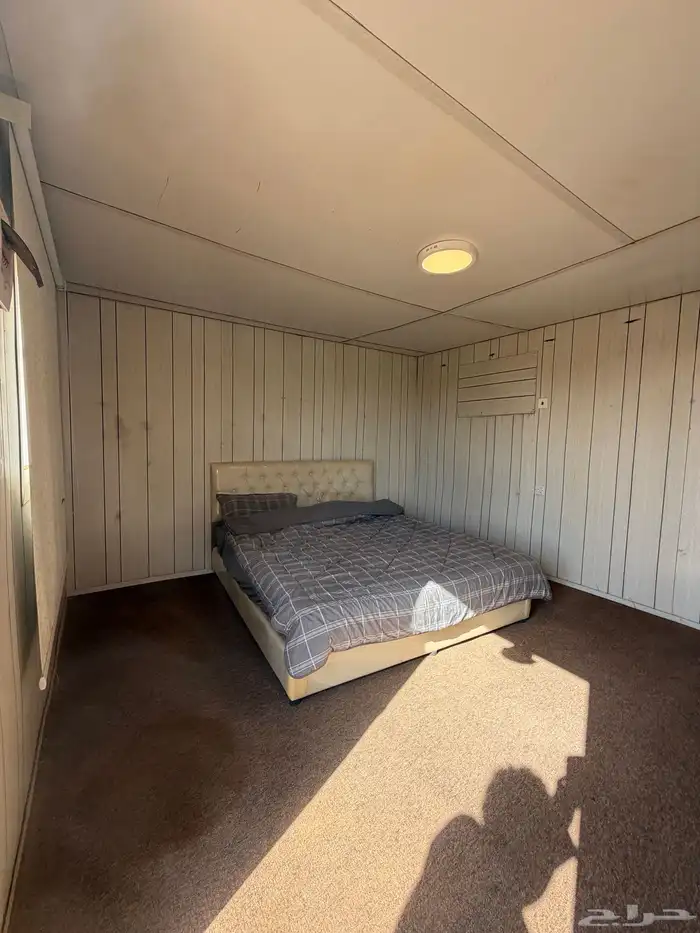 مخيم متكامل كرفان مساحتها 60 الف مسورة ماكينة 44