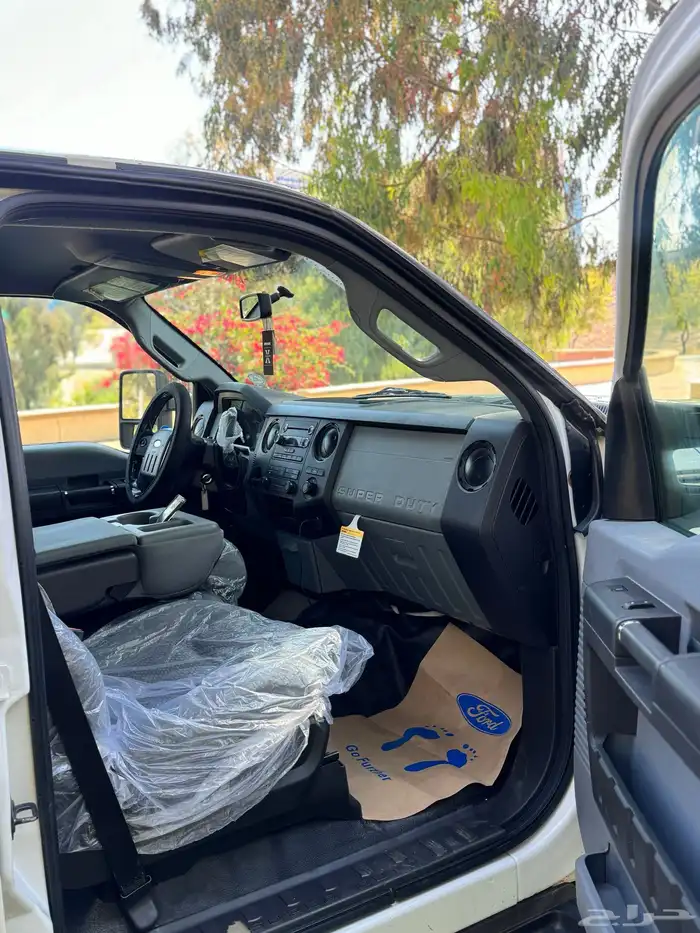 للبيع F350 موديل 2013 عداد100 الف كم 22