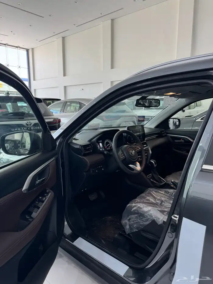 تويوتا اوربان فل كامل 2025 10