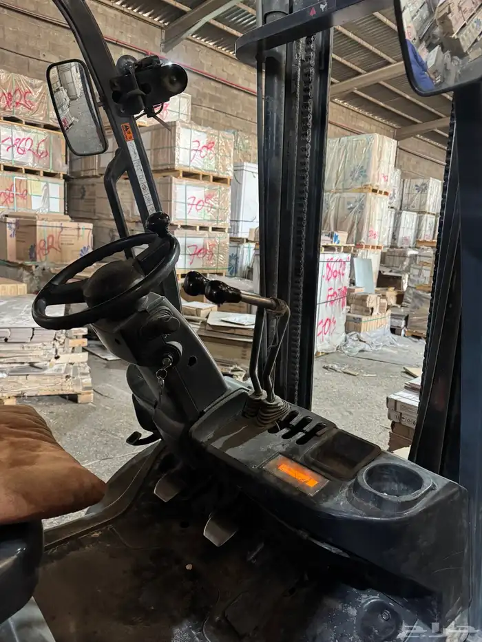 رافعه تيوتا بحاله جيده 2.5 طن 2