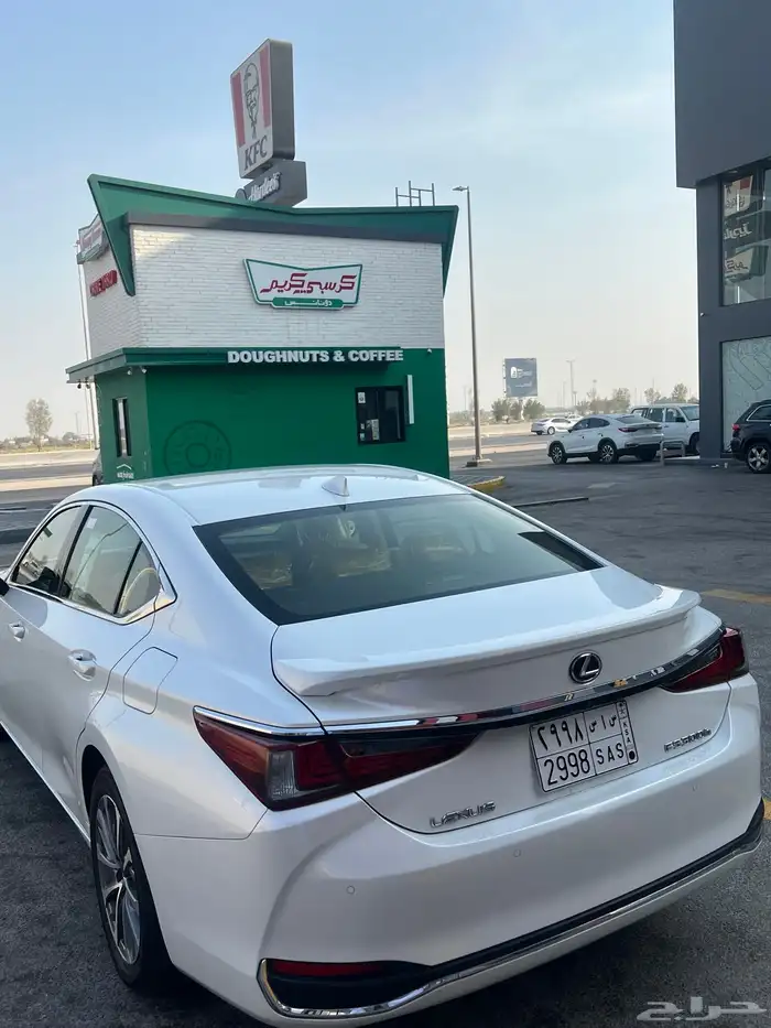 لكزس ES300h 2023 شرط وكاله 1