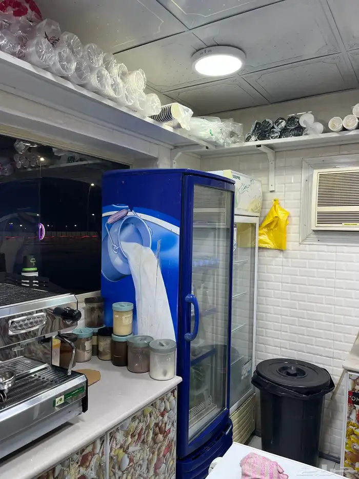 كوفي شوب للتقبيل على الشارع العام بالقوز 6