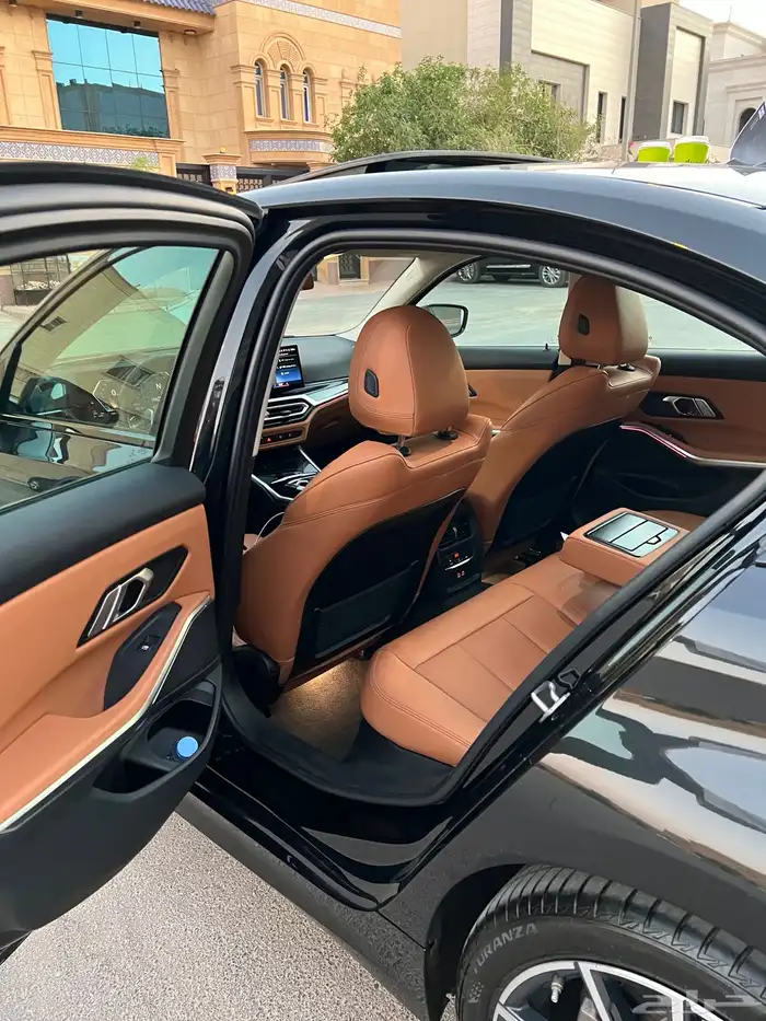 BMW 320i الفئه الثالثه 2023 1