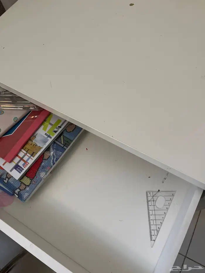 مكتب نظيف وفيه شوي مخش بس نظيف جدا السعر 200 2