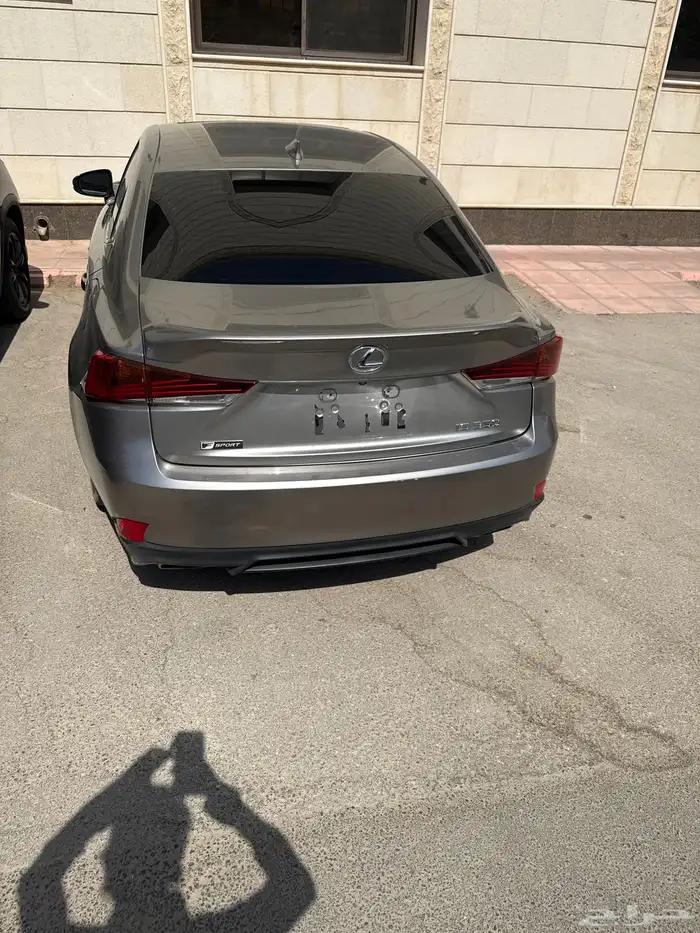 لكزس is350 f sport اصلي 2017 تشليح او لوحات دبي 5