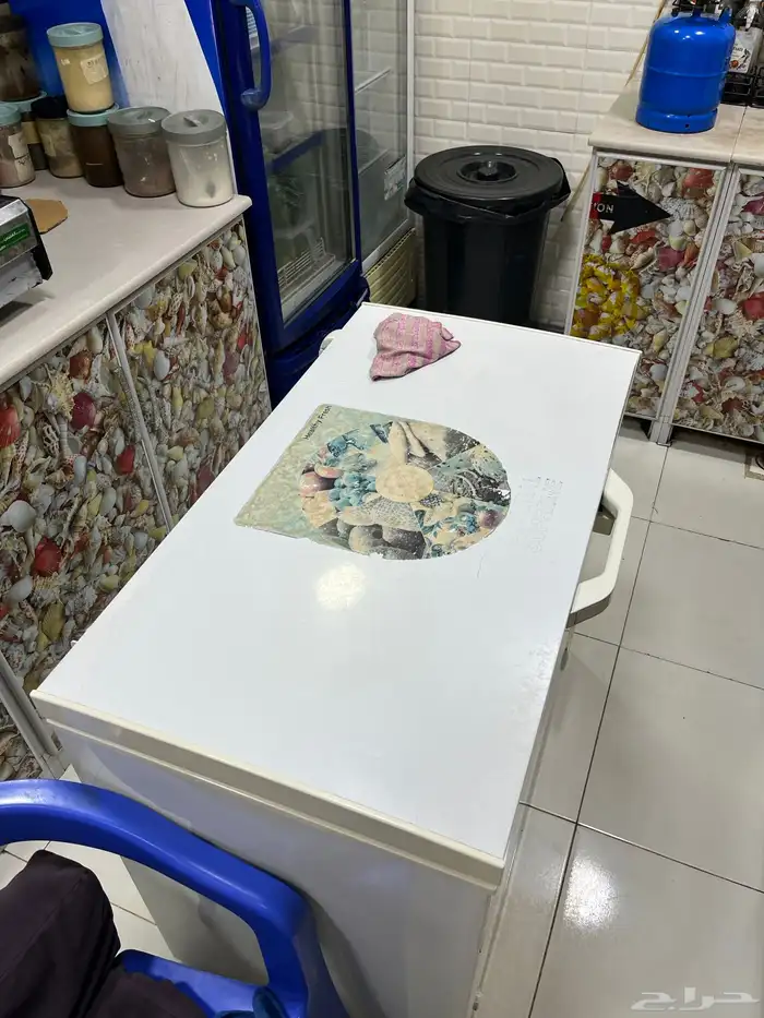 كوفي شوب للتقبيل على الشارع العام بالقوز 7