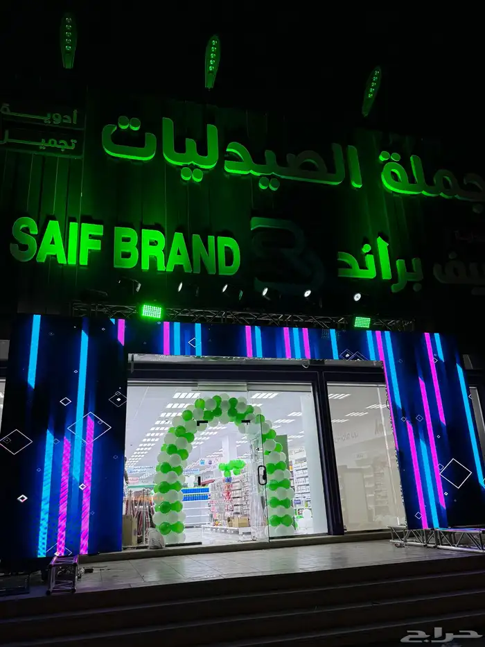 للبيع شاشة ليد p3 ان دور 40 متر بكامل اغراضها 6