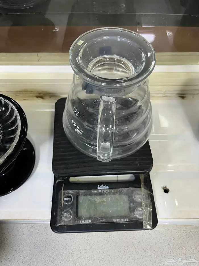 كوفي شوب للتقبيل على الشارع العام بالقوز 15