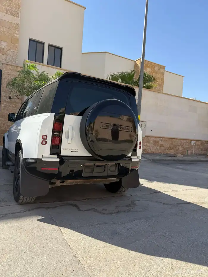 للبيع لاند روفر ديفندرHSE 110 ناغي موديل 2020 4