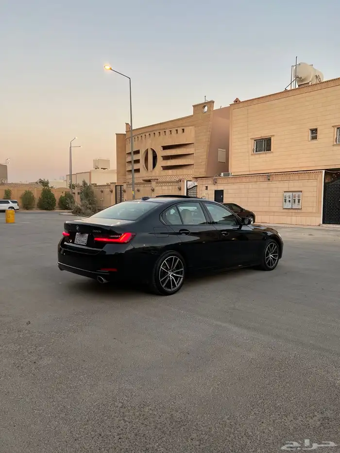 BMW 320i الفئه الثالثه 2023 8