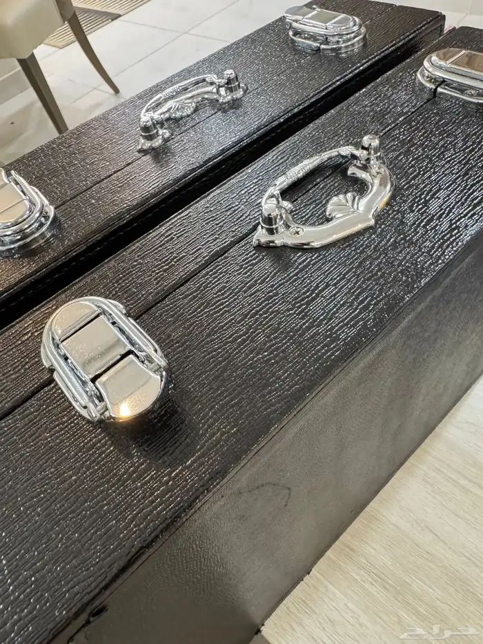 صندوق عرض مجوهرات فخم جلد أسود ومخمل داخلي   جديد 1