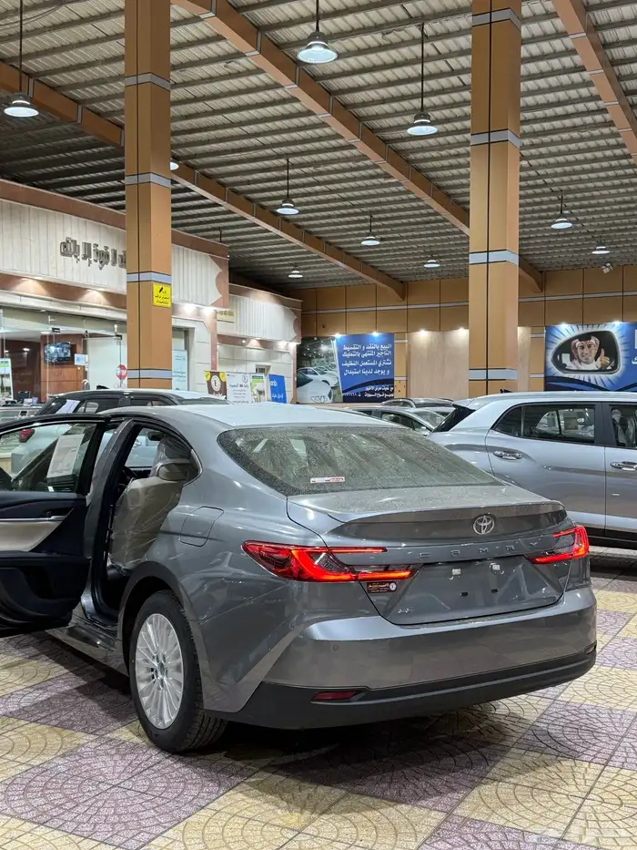 تايوتا كامري 2025 LE 28