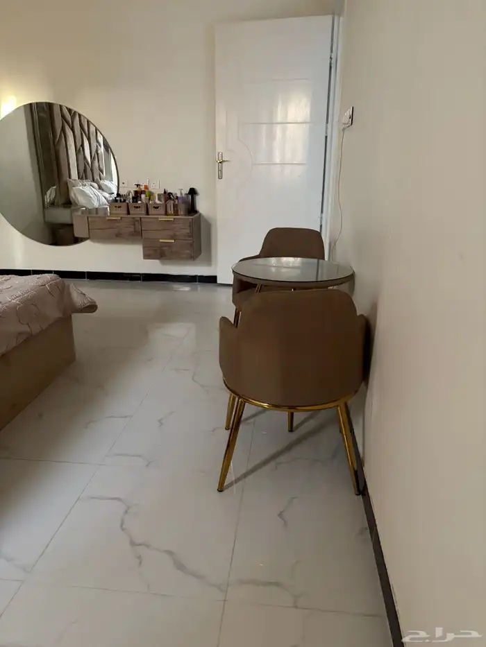 غرفة نوم شبه جديده للبيع لايتصل الا الصامل 1