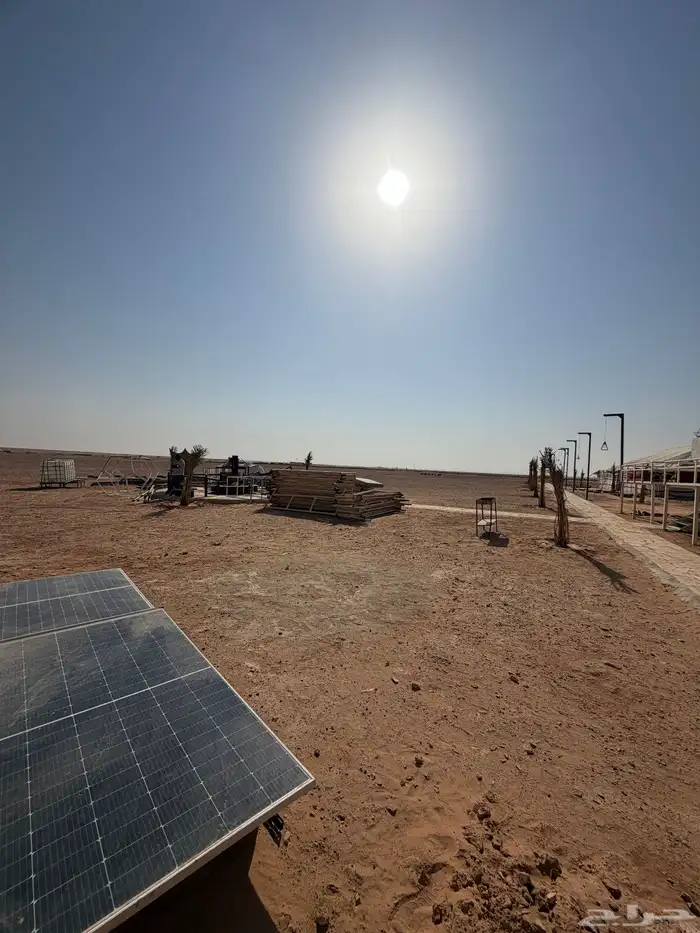 مخيم متكامل كرفان مساحتها 60 الف مسورة ماكينة 46