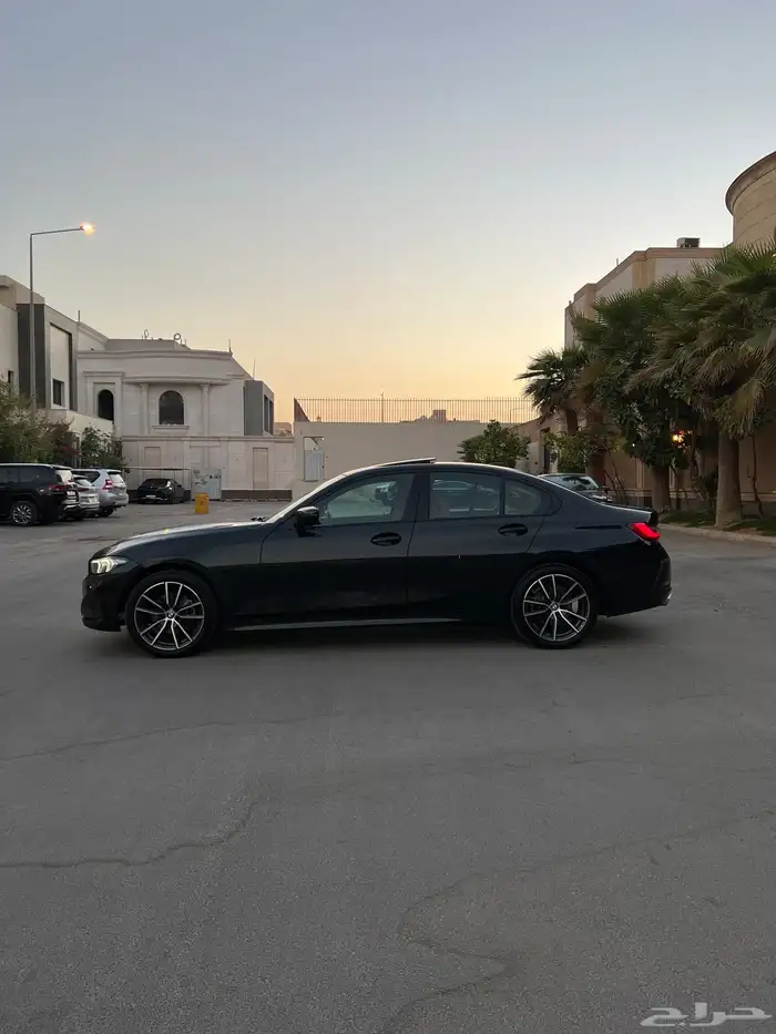 BMW 320i الفئه الثالثه 2023 11