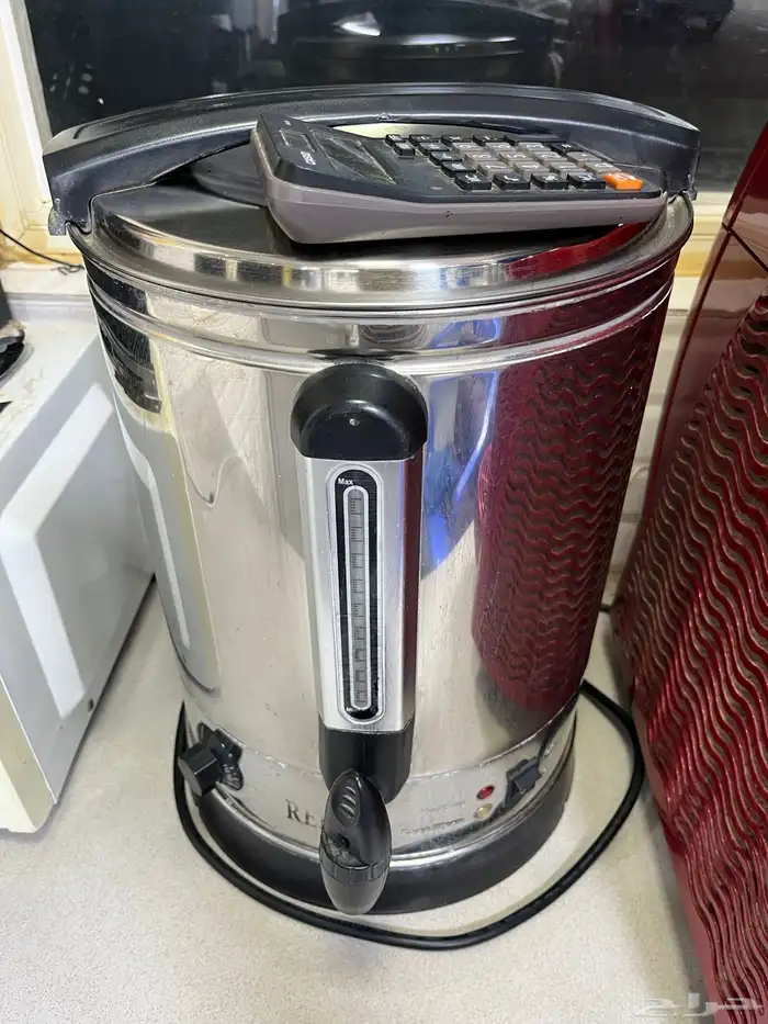 كوفي شوب للتقبيل على الشارع العام بالقوز 13