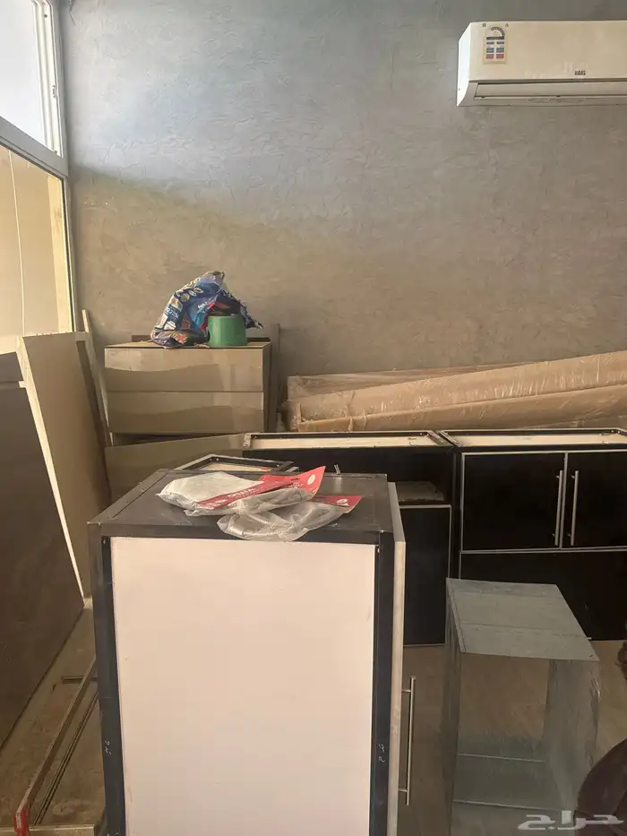 مكيفات وماطور مسبح وكهرباء وسباكة للبيع 0