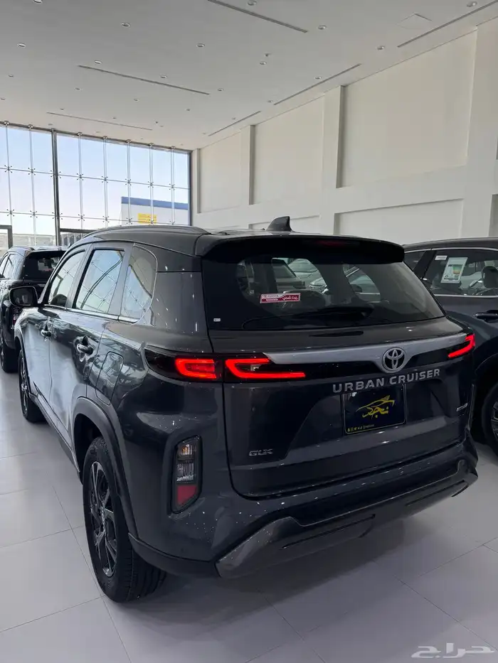 تويوتا اوربان فل كامل 2025 4