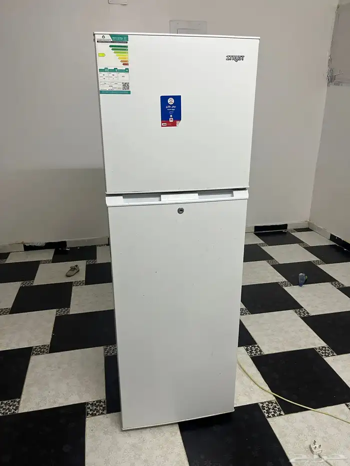 ثلاجة شبه جديده للبيع 0