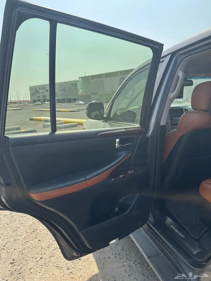 لكزس LX570 عداد قليل 17