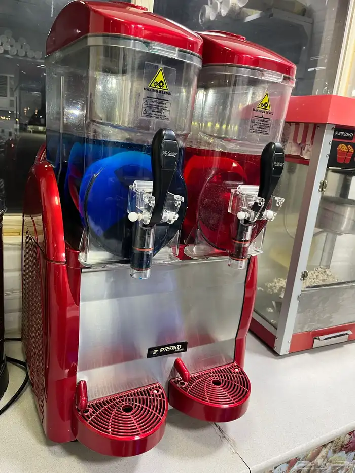 كوفي شوب للتقبيل على الشارع العام بالقوز 14