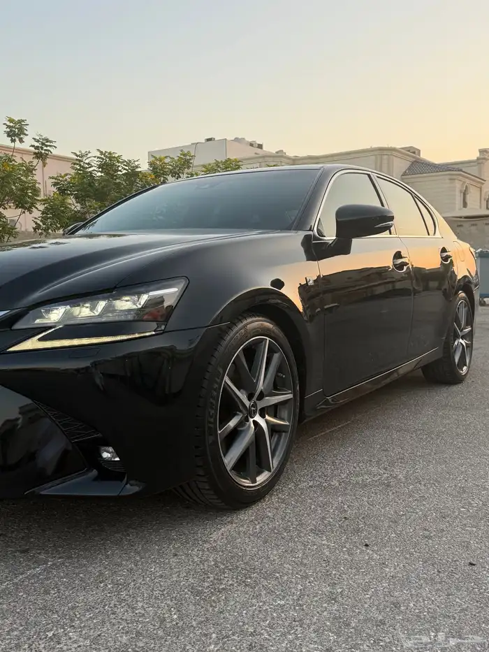 للبيع لكزس GS F 2017 مالك أول نظييف 4