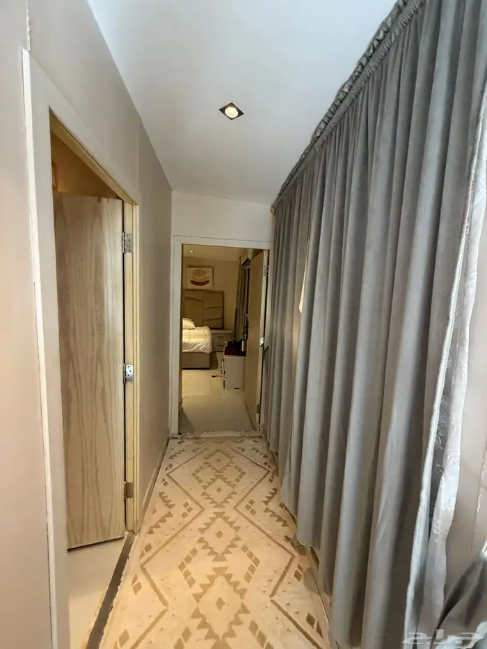 مخيم متكامل كرفان مساحتها 60 الف مسورة ماكينة 64