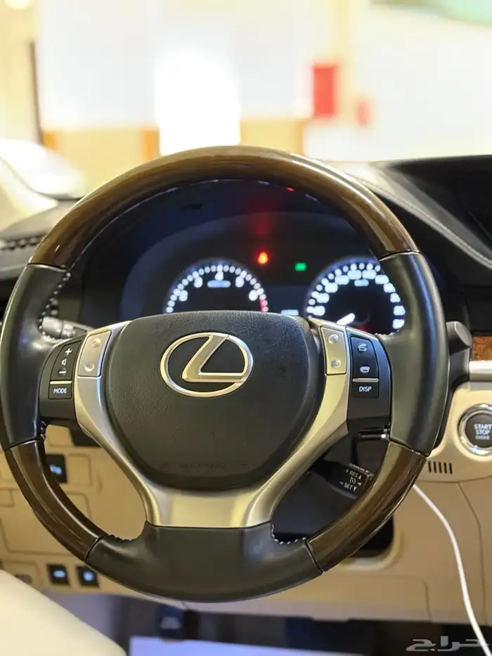 لكزس ES350 موديل 2014 26